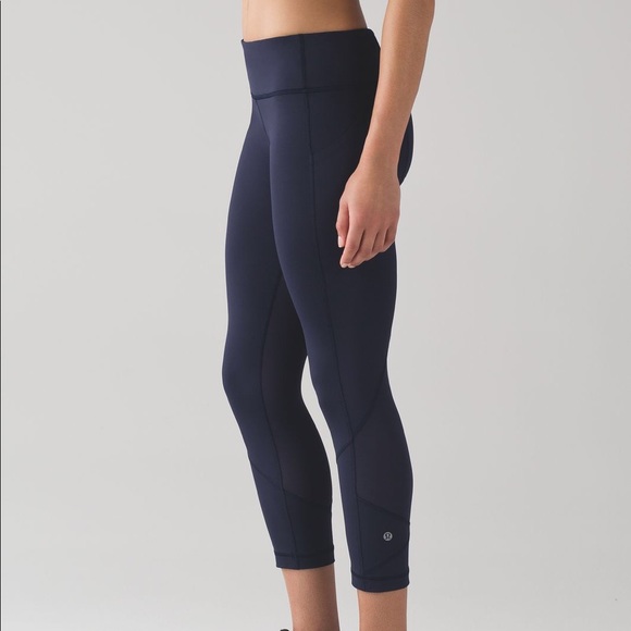 lululemon athletica Pants - Lululemon Pace Rival Crop size 4 Navy